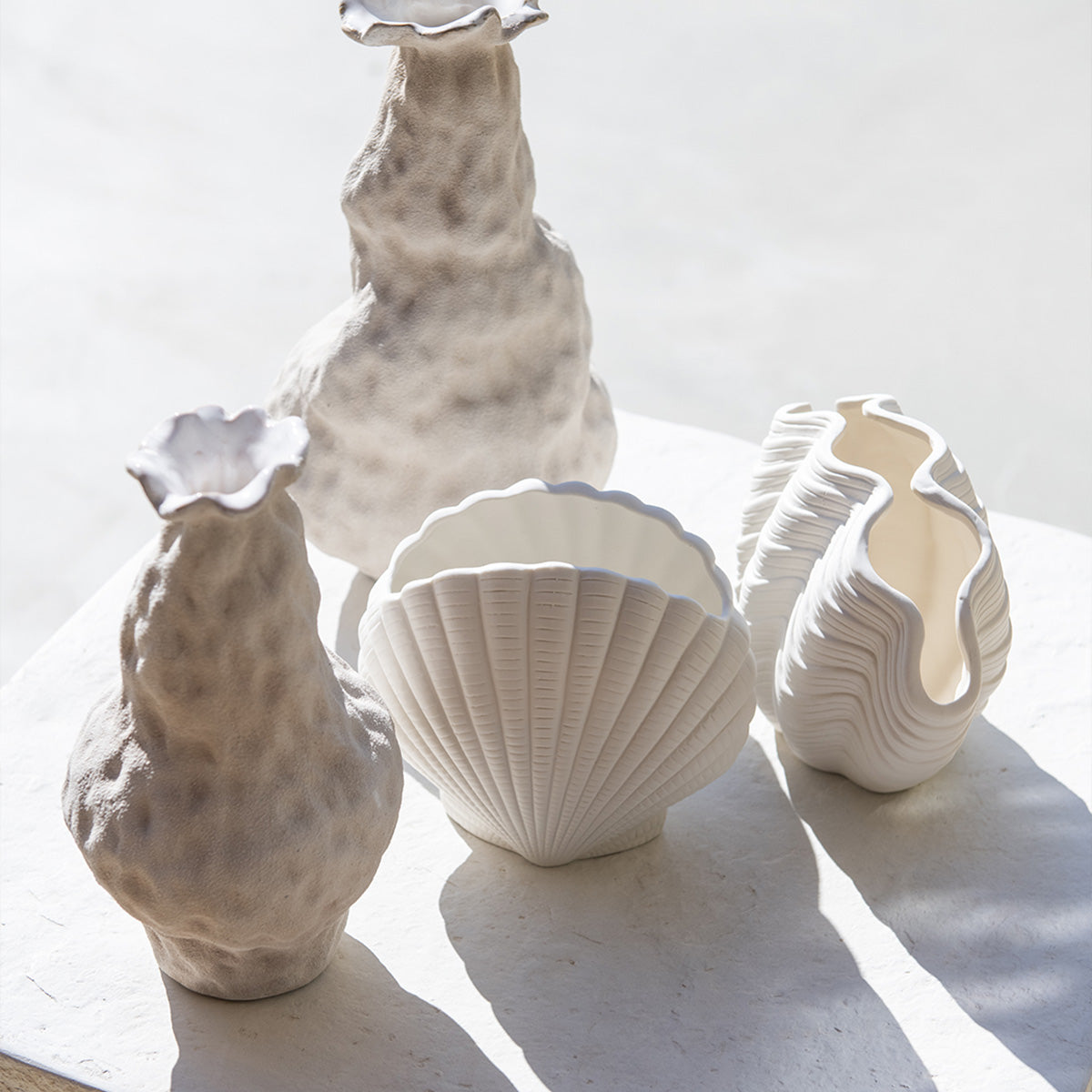 Vase coquillage - Dolomite blanche - GUSCIO - 17x9x24 cm