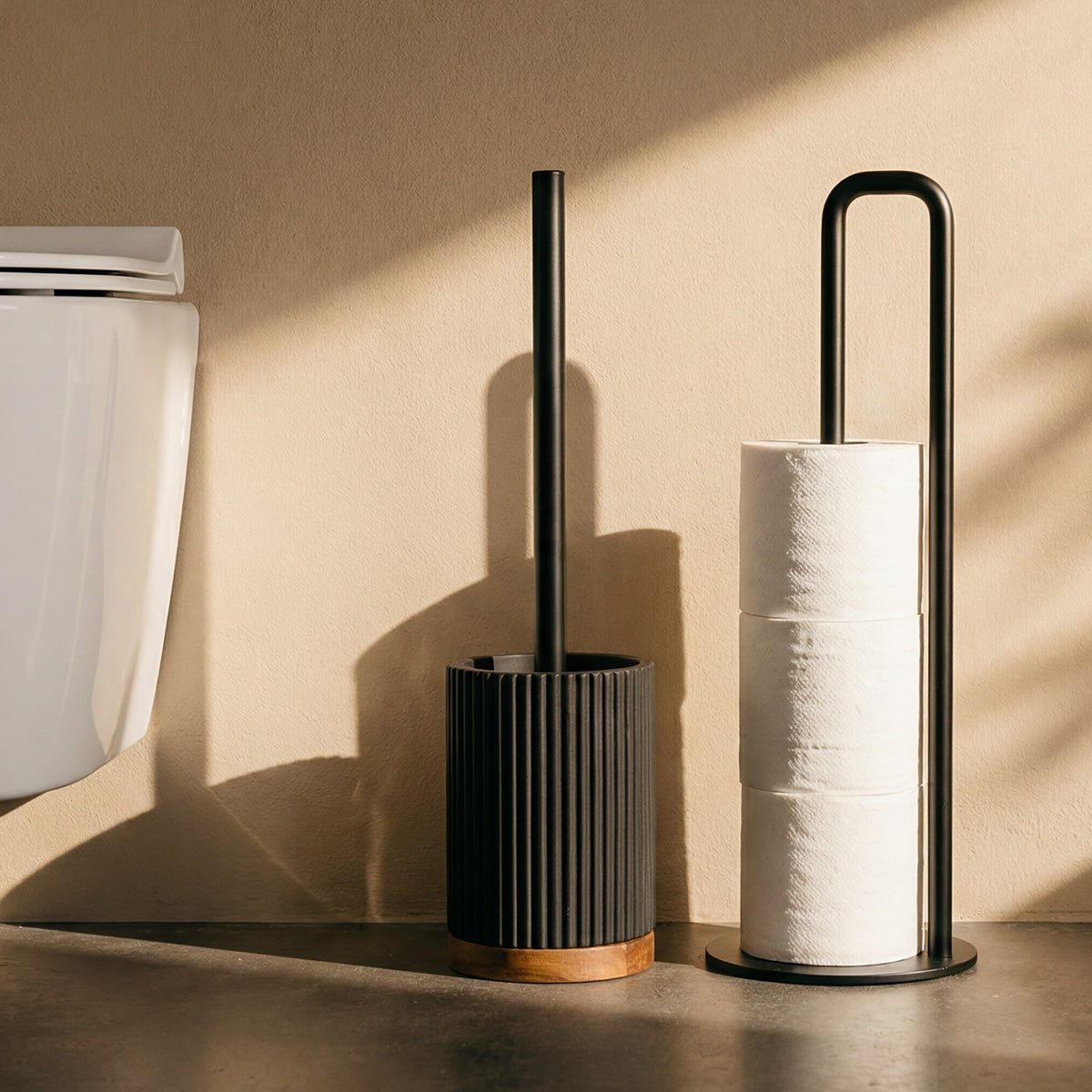 Brosse WC - Résine noire et bois - LAGO