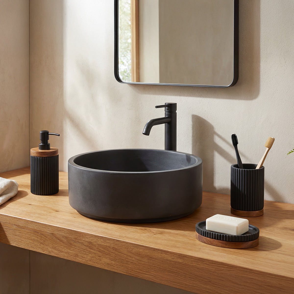 Set salle de bain - Résine noire et bois - LAGO